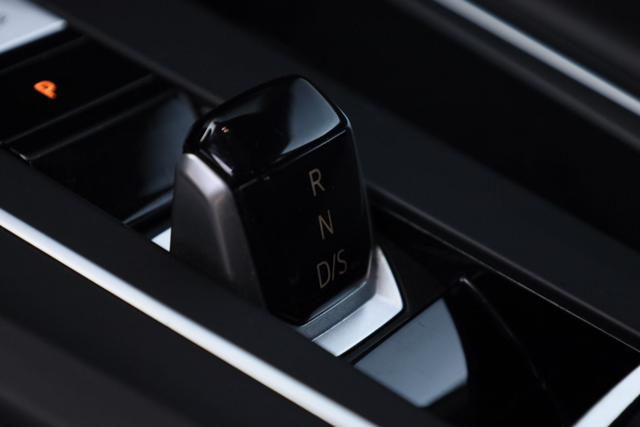 VOLKSWAGEN Golf usata, con Autoradio digitale