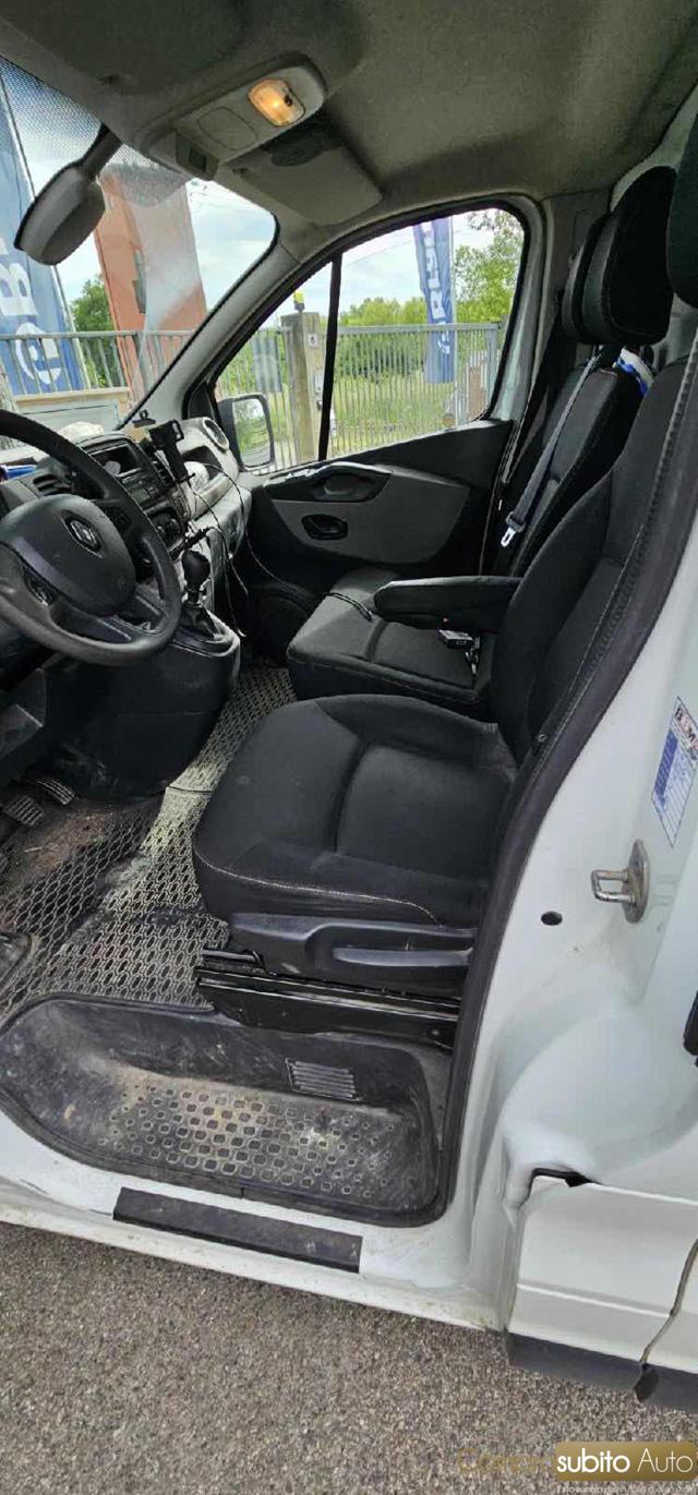 RENAULT Trafic usata 14