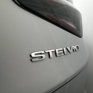 ALFA ROMEO Stelvio usata, con Autoradio digitale