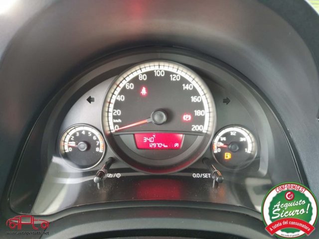 VOLKSWAGEN up! usata, con Autoradio