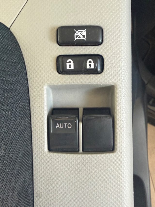 TOYOTA Yaris usata 12