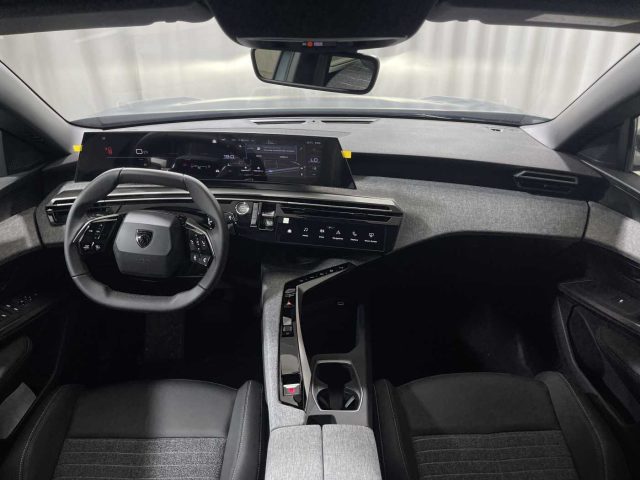 PEUGEOT 5008 usata, con Sedile posteriore sdoppiato