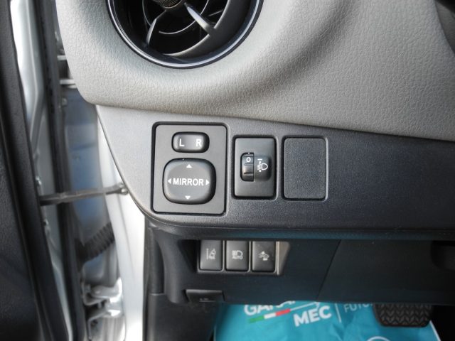 TOYOTA Yaris usata, con Schermo multifunzione interamente digitale