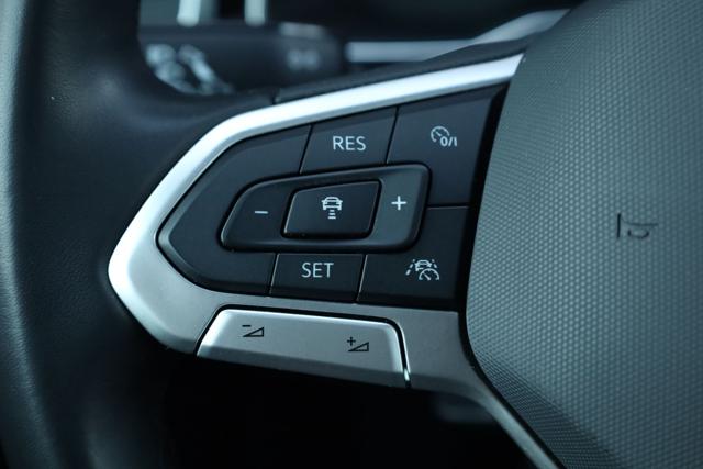 VOLKSWAGEN Taigo usata, con Hill holder