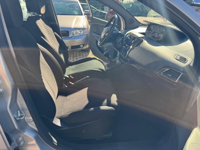 LANCIA Ypsilon usata, con USB