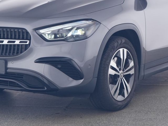 MERCEDES-BENZ GLA 180 usata, con Airbag