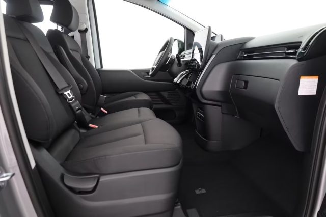 HYUNDAI Staria usata, con Touch screen