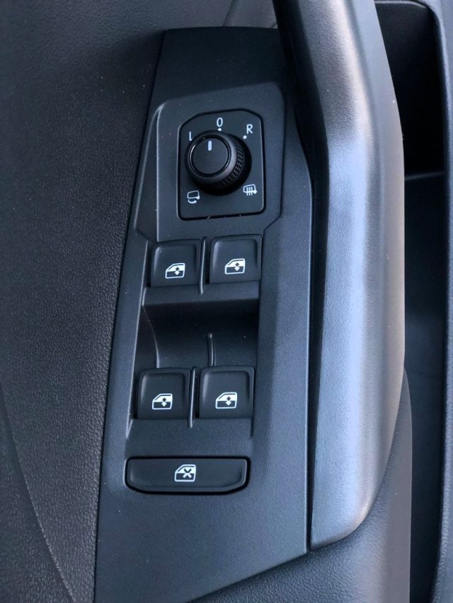 VOLKSWAGEN T-Cross usata, con USB