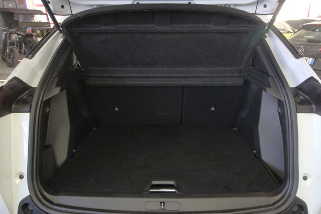 PEUGEOT 2008 usata, con Sedile posteriore sdoppiato