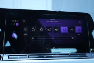 VOLKSWAGEN Golf usata, con Touch screen