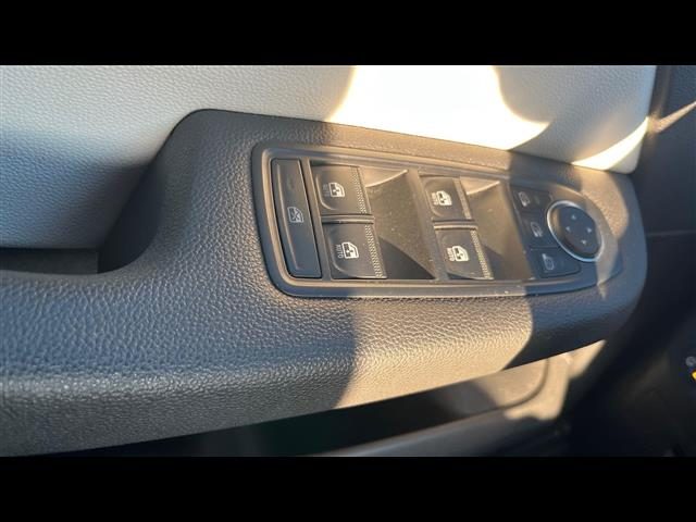 RENAULT Clio usata, con Specchietti laterali elettrici