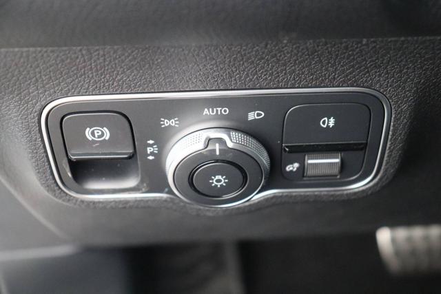 MERCEDES-BENZ GLB 200 usata, con Cruise Control