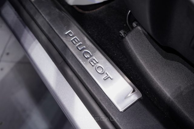 PEUGEOT 5008 usata, con Servosterzo