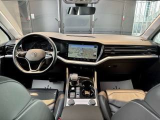 VOLKSWAGEN Touareg usata, con USB