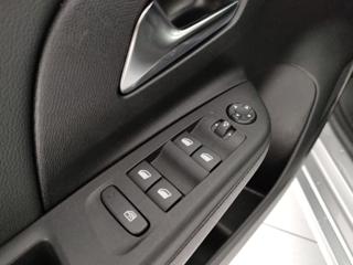 OPEL Corsa usata, con USB