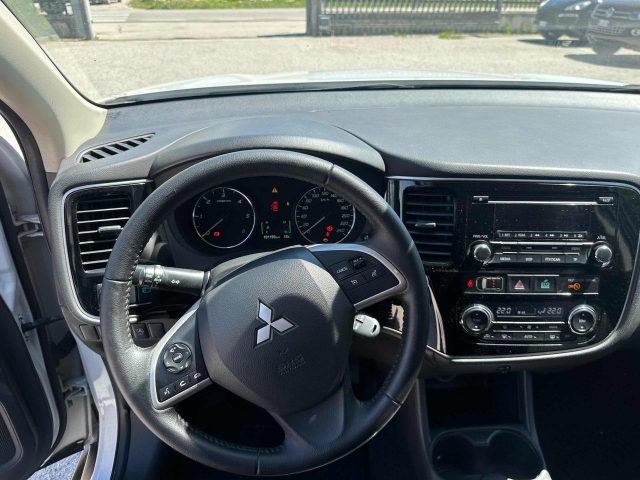 MITSUBISHI Outlander usata, con Bracciolo