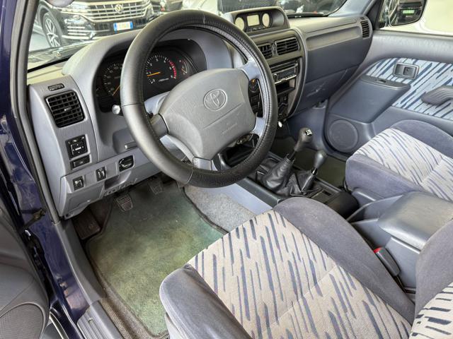 TOYOTA Land Cruiser usata 21