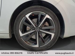 OPEL Astra usata, con Fari LED