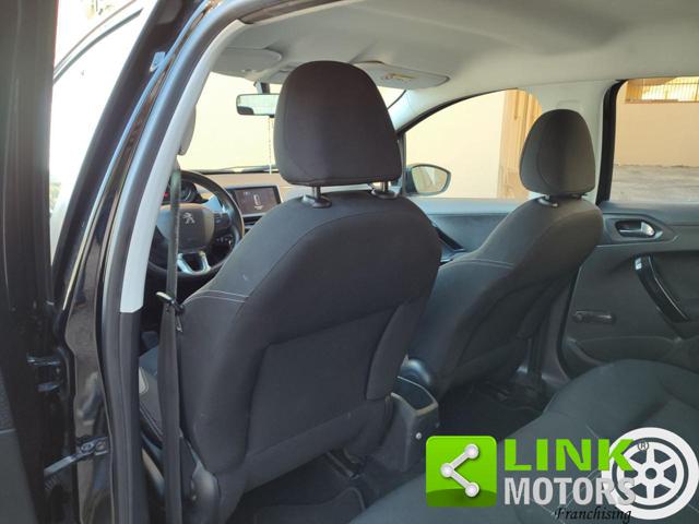PEUGEOT 208 usata, con Sedile posteriore sdoppiato