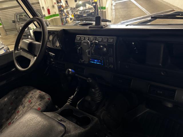 LAND ROVER Defender usata 13
