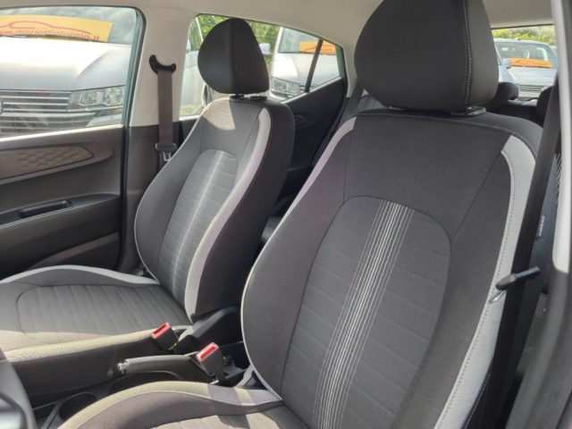 HYUNDAI i10 usata, con Volante in pelle