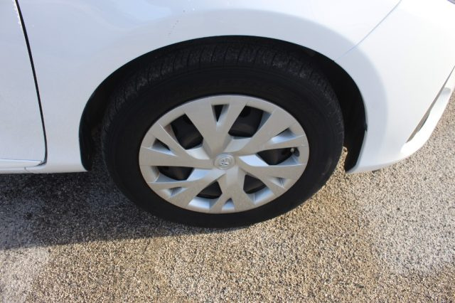 TOYOTA Yaris usata 21