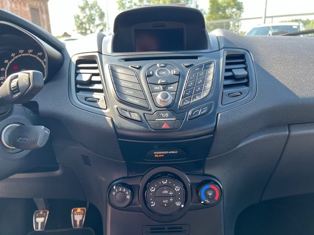 FORD Fiesta usata, con Controllo automatico clima
