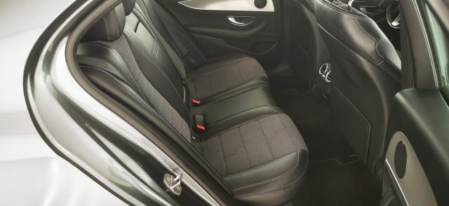 MERCEDES-BENZ E 220 usata, con Leve al volante