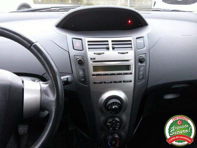 TOYOTA Yaris usata 15