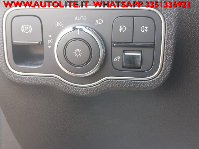 MERCEDES-BENZ GLB 200 usata, con Leve al volante