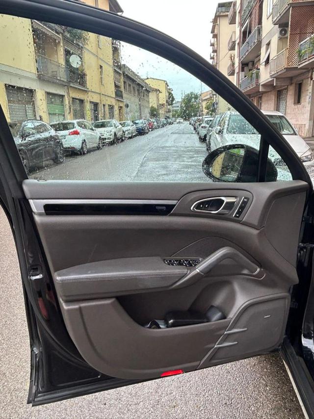 PORSCHE Cayenne usata, con Touch screen