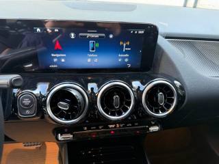 MERCEDES-BENZ GLA 180 usata, con Autoradio digitale