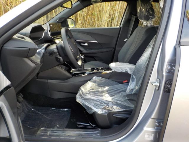 PEUGEOT 2008 usata, con Sistema di navigazione