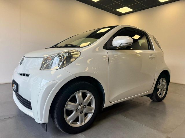 TOYOTA iQ usata, con Kit antipanne