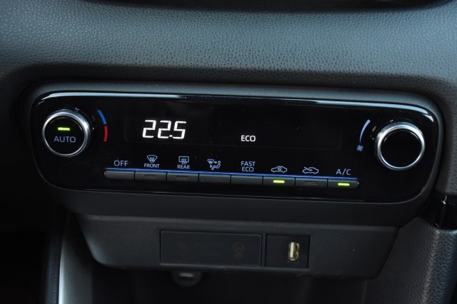 TOYOTA Yaris usata, con ESP