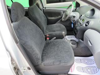 TOYOTA Yaris usata 21