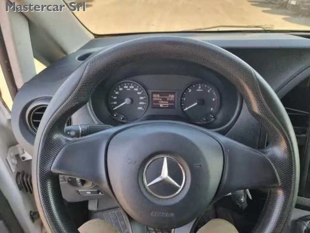 MERCEDES-BENZ Vito usata 11