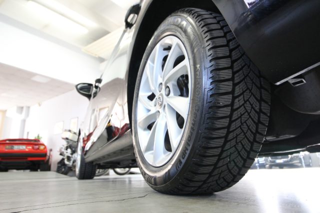 OPEL Astra usata, con Fari LED