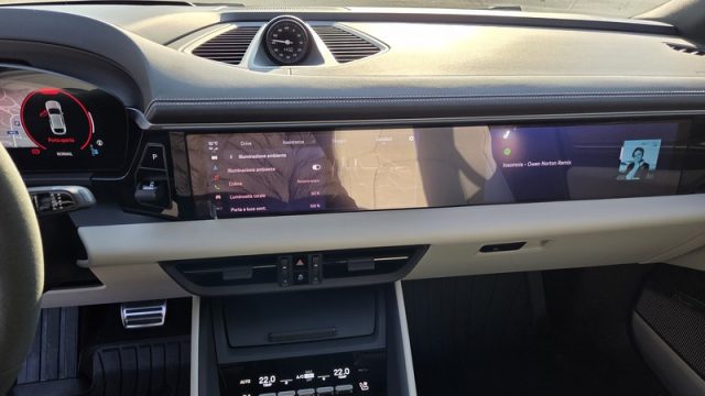 PORSCHE Macan usata, con Volante multifunzione