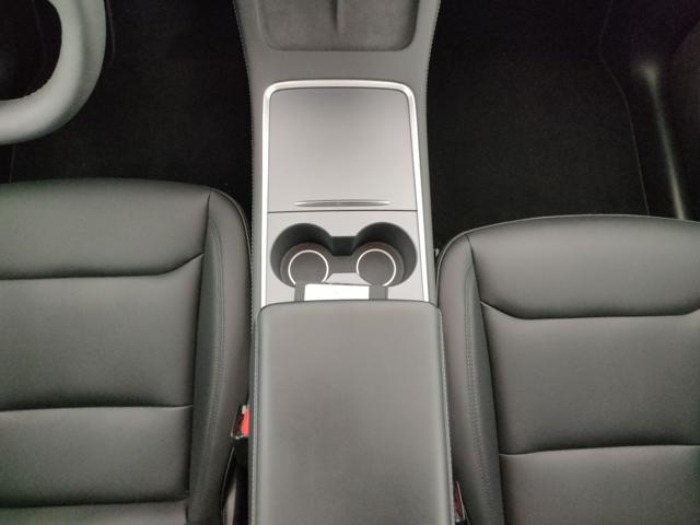TESLA Model Y usata, con USB