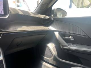 PEUGEOT 2008 usata, con Sensori di parcheggio anteriori