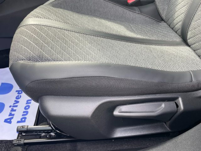 PEUGEOT 2008 usata, con Sedile posteriore sdoppiato