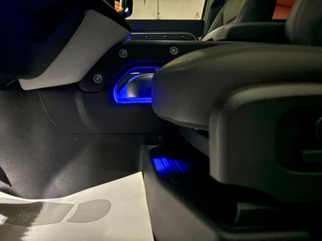 LAND ROVER Defender usata, con Sound system