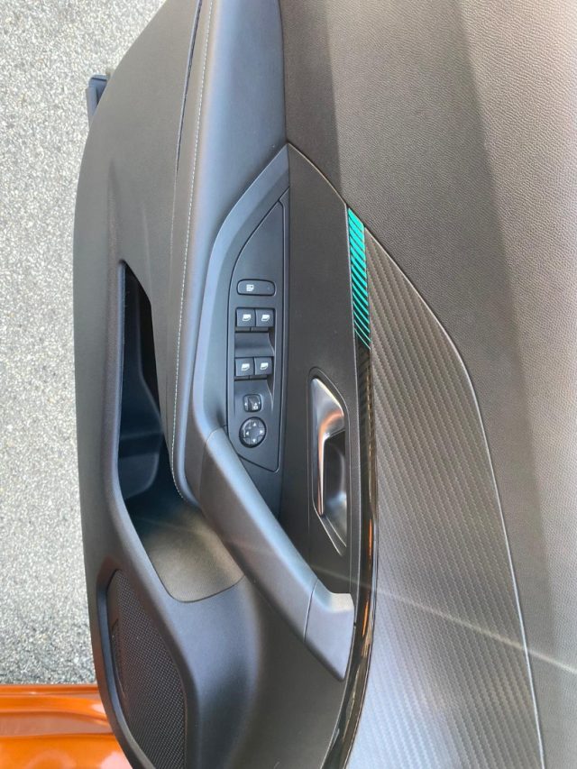 PEUGEOT 2008 usata, con Sensore di pioggia