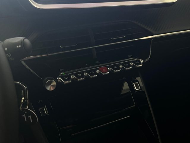 PEUGEOT 2008 usata, con Sensori di parcheggio posteriori