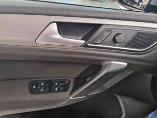 VOLKSWAGEN Golf Sportsvan usata, con Volante in pelle