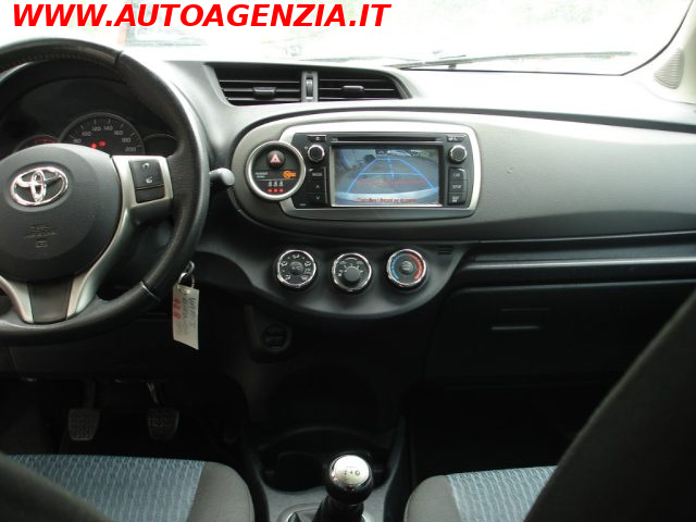 TOYOTA Yaris usata 13