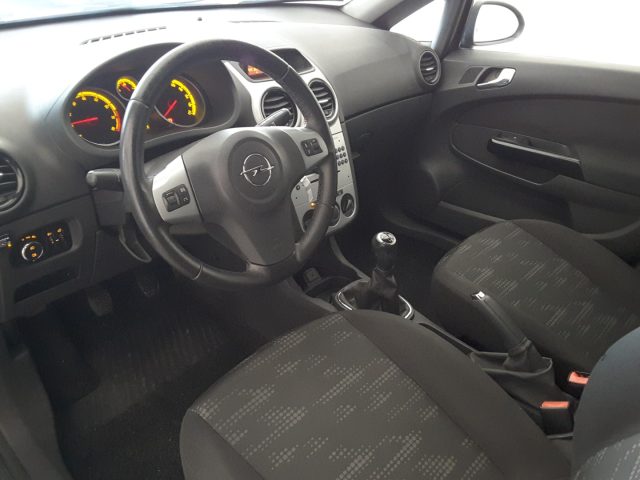 OPEL Corsa usata, con Autoradio