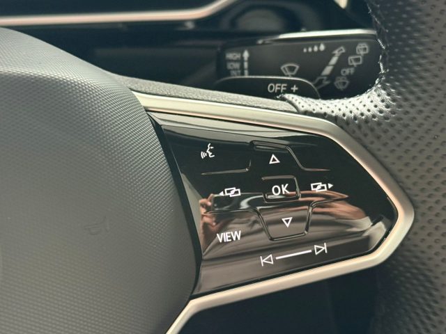 VOLKSWAGEN T-Roc usata, con Autoradio digitale