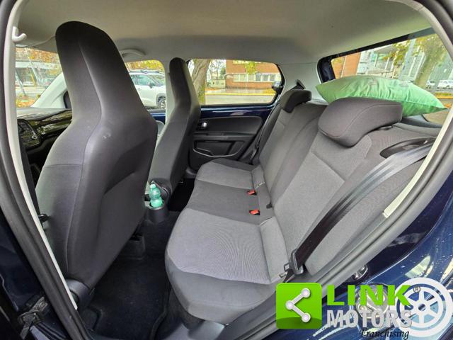 VOLKSWAGEN up! usata, con Autoradio